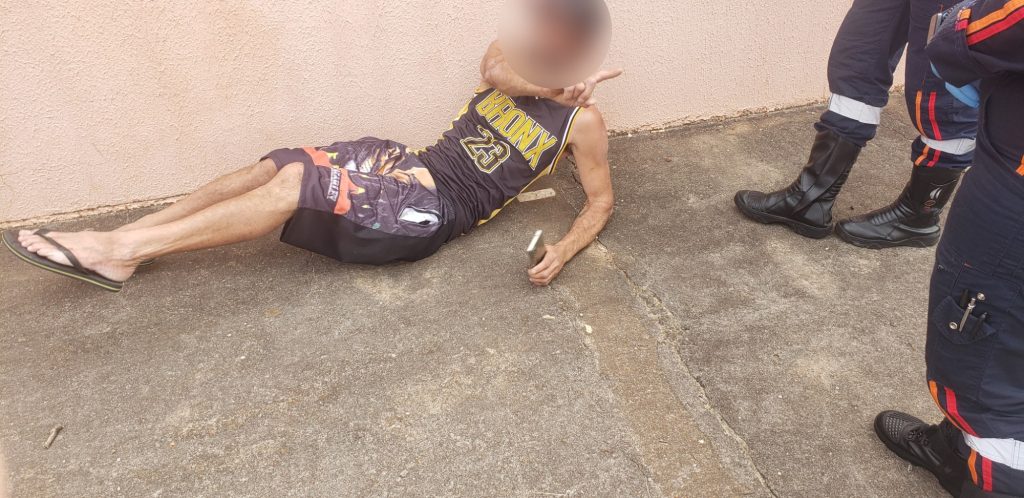 Homem é atendido pelo Samu após passar mal na Rua Ponta Grossa