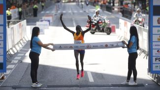 Queniana vencedora da São Silvestre se diz muito feliz com resultado