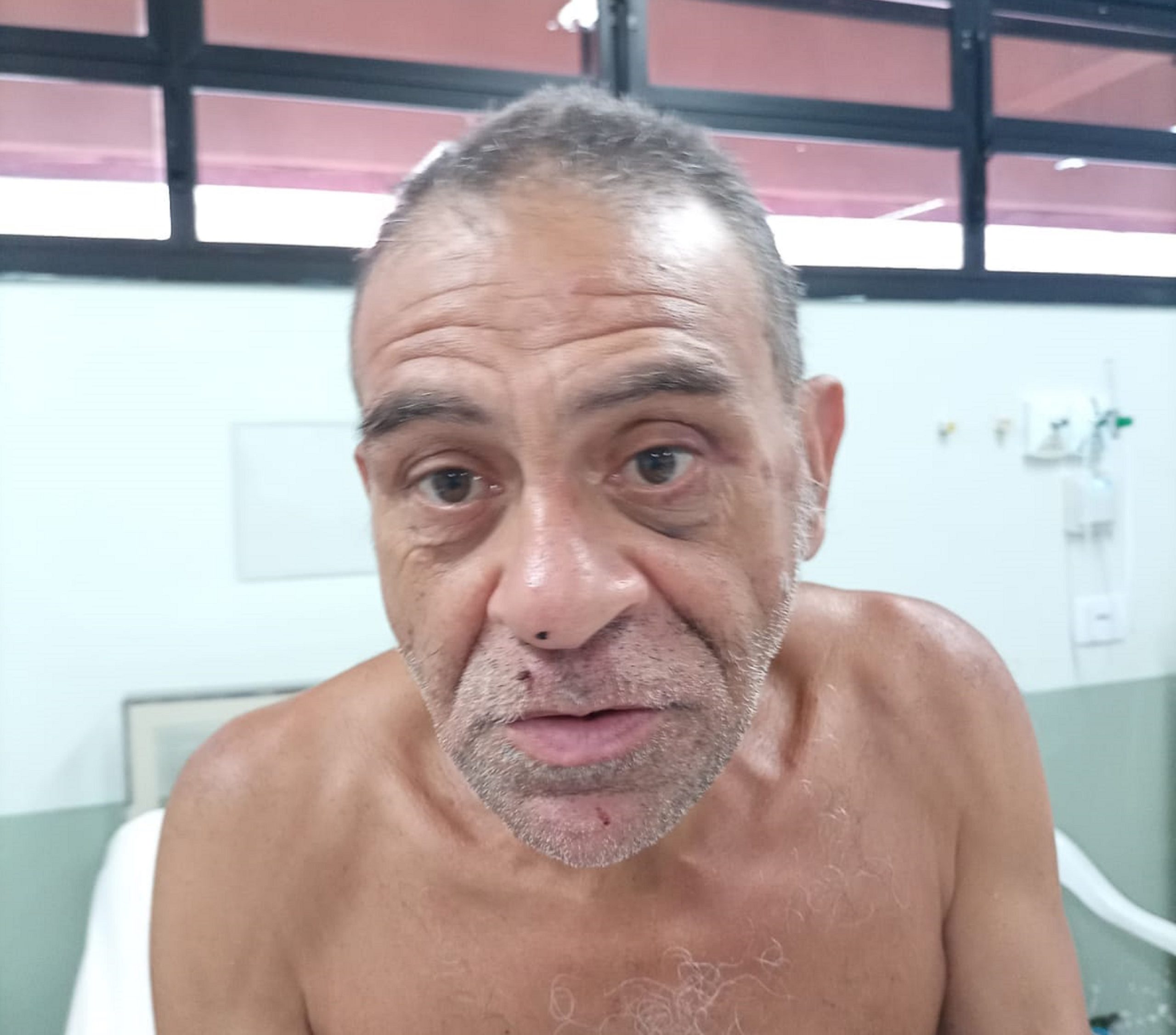 Equipe da UPA Tancredo pede ajuda para encontrar família de paciente com dificuldade de comunicação Imagem referente a Equipe da UPA Tancredo pede ajuda para encontrar família de paciente com dificuldade de comunicação