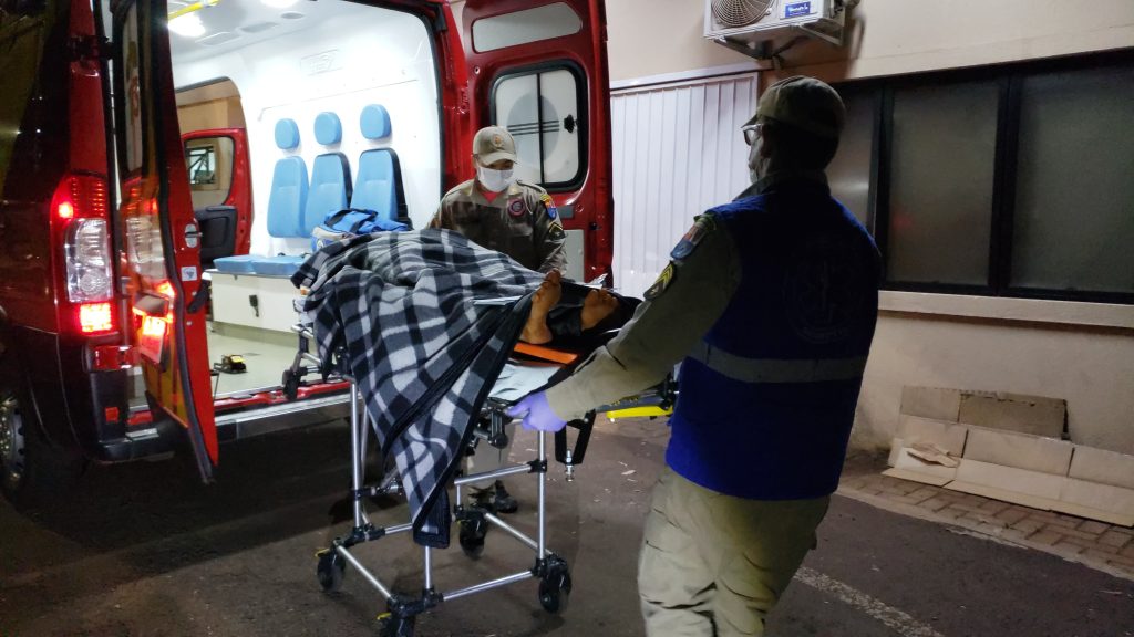 Indo para Assis Chateaubriand a pé, homem é atropelado na rodovia PR-486 em Espigão