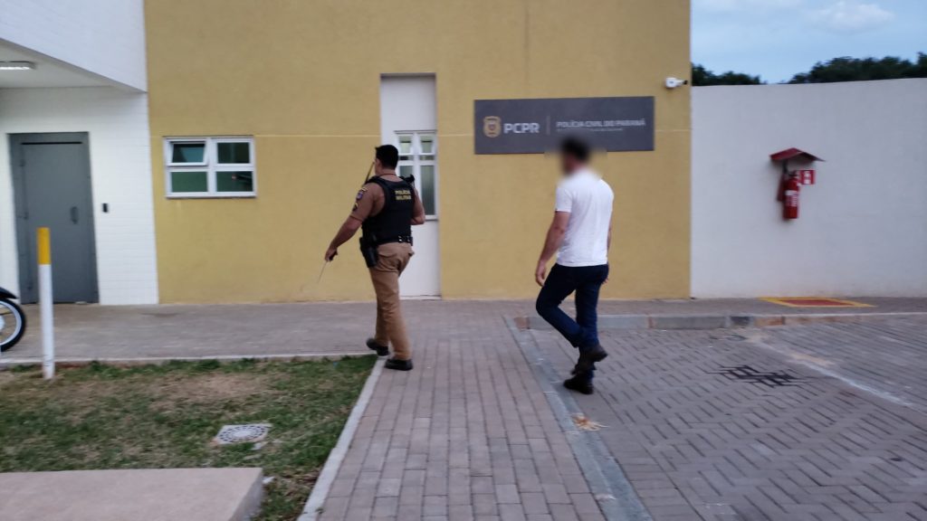 Após acidente de trânsito homem é detido por conduzir carro embriagado