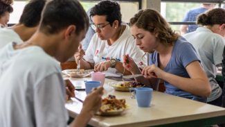 Programa que oferta três refeições nas escolas estaduais vai para o terceiro ano