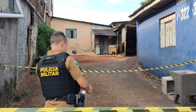 Imagem referente a De joelhos, com cabeça dentro de bacia, homem é encontrado morto no Bairro Periolo