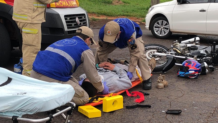 Acidente entre moto e Corsa deixa motociclista ferido no Floresta