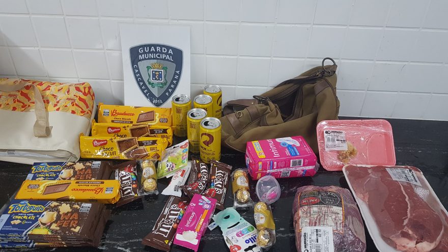 FESTA NO MERCADO! Mulher é presa após farra com pizza e cerveja no Santa Cruz