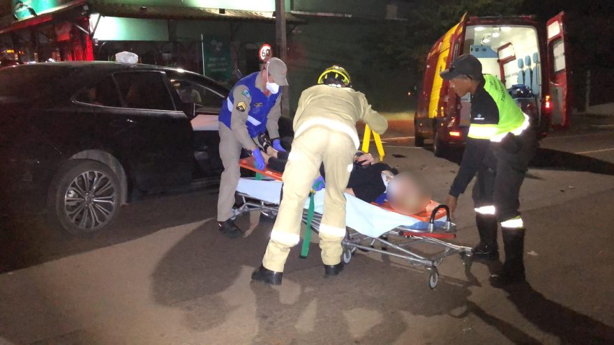 Idosa fica ferida em acidente de trânsito na Rua Manoel Ribas