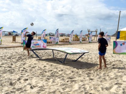 Turistas e moradores do Litoral aproveitam verão para praticar esportes nas arenas do Estado