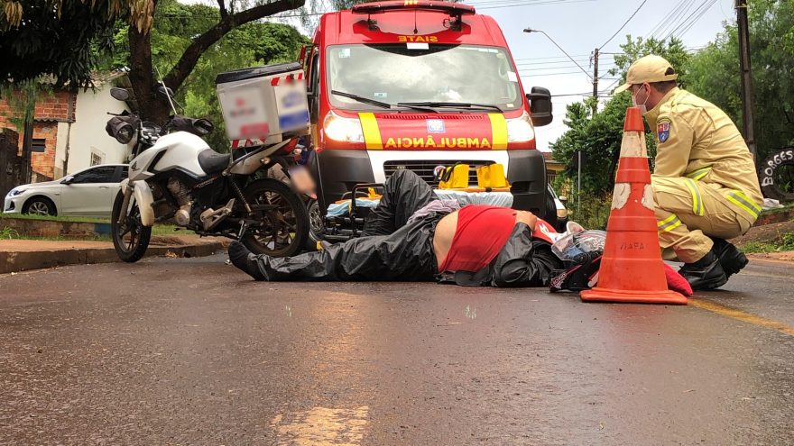 Motociclista fica ferido ao sofrer queda no bairro Periolo
