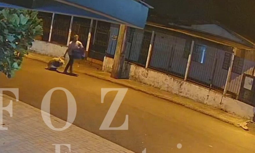 Imagens mostram suspeito carregando mala com corpo de mulher em Foz