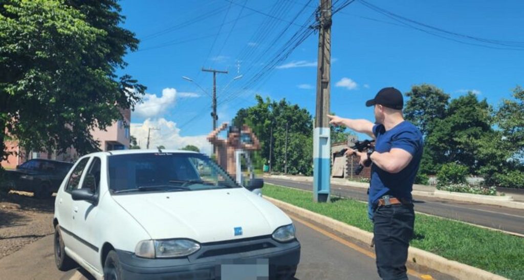 Homem é detido após tentar matar companheira a facadas