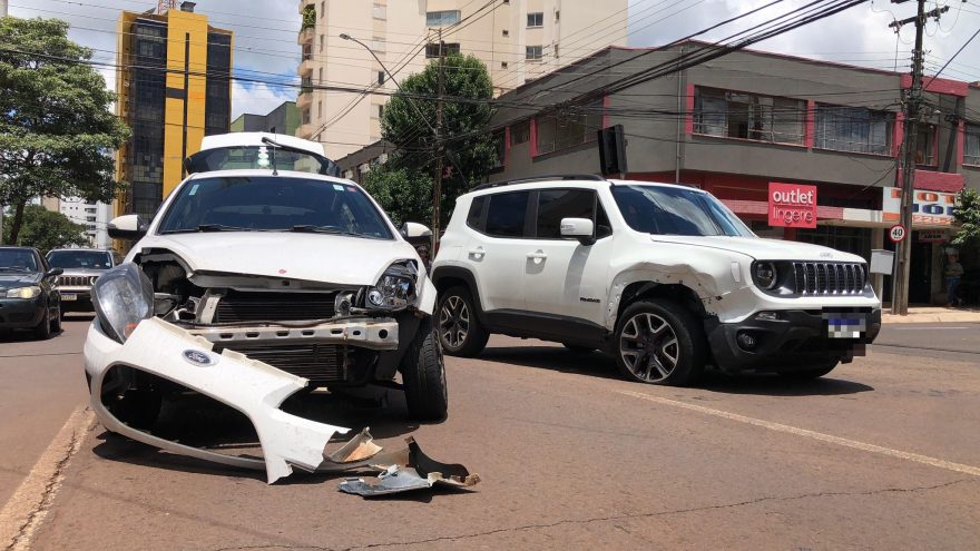 Médico cascavelense se envolve em acidente de trânsito no Centro