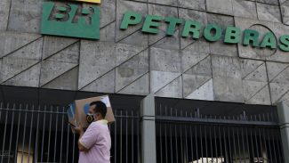 CGU constata que Petrobras vendeu refinaria abaixo do preço