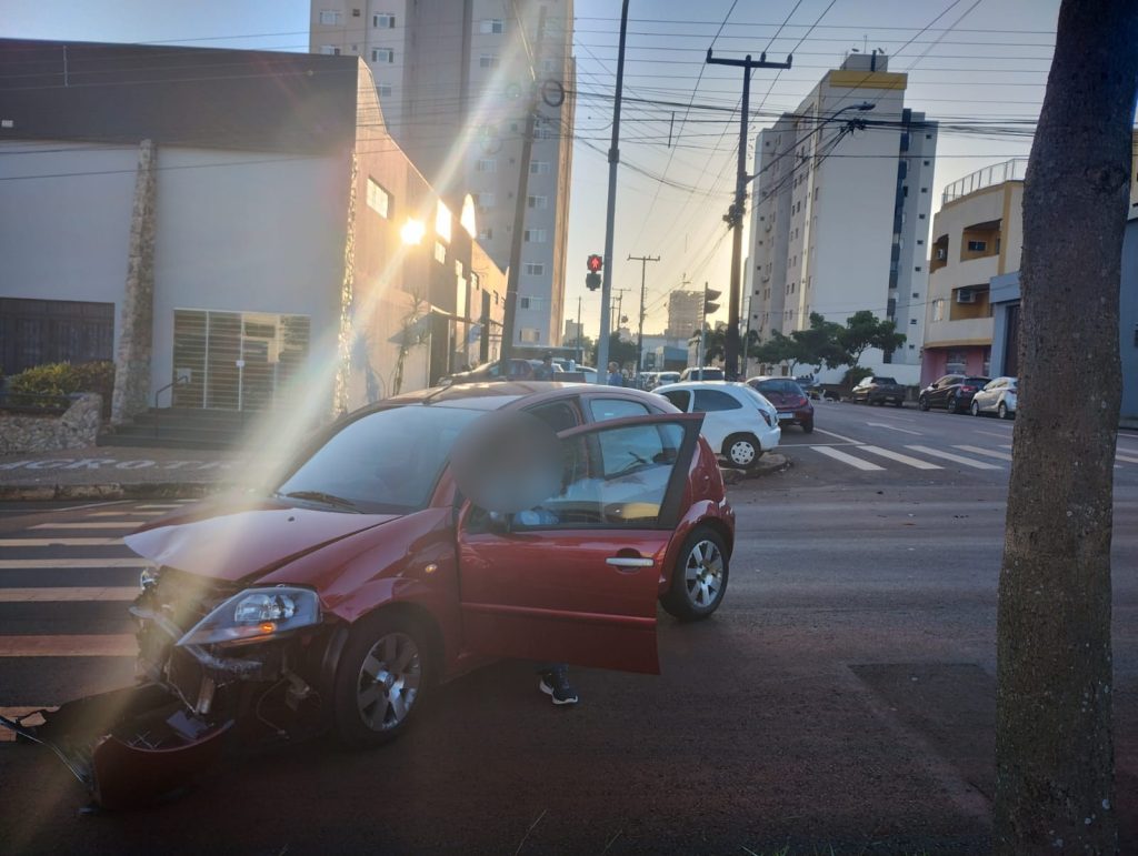 Acidente entre carros é registrado no São Cristóvão