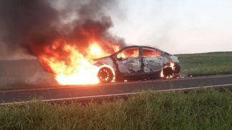 Carro usado em furto de agência bancaria é encontrado incendiado em Diamante do Oeste