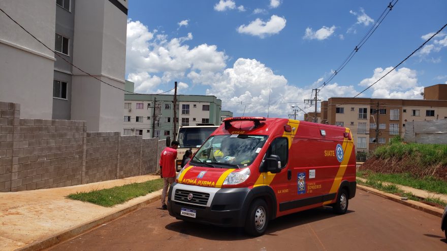 Trabalhador cai de cima de veículo e precisa ser socorrido pelo Siate