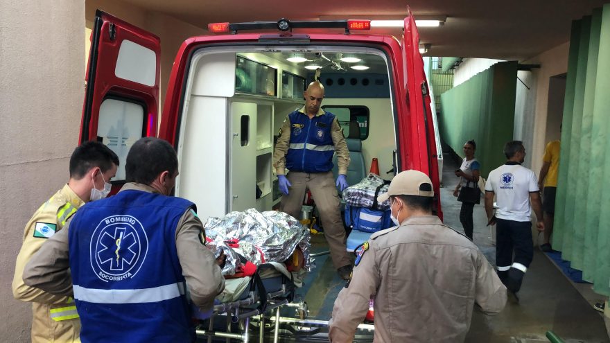 Idosa que caiu em cachoeira é encaminhada ao Hospital Policlínica com ferimentos graves