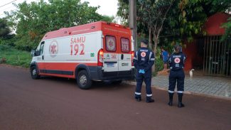 Conhece? pelado e andando no telhado, homem em surto desaparece no mato com a chegada do Samu, no Esmeralda
