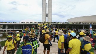 Câmara inaugura exposição para marcar um ano dos ataques de 8/1