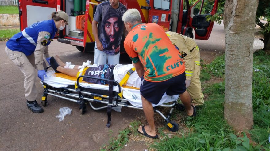 Motociclista fica ferido ao sofrer queda no bairro Periolo