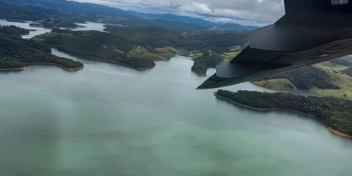 Imagem referente a Buscas a helicóptero que desapareceu no litoral de SP chegam ao 6º dia