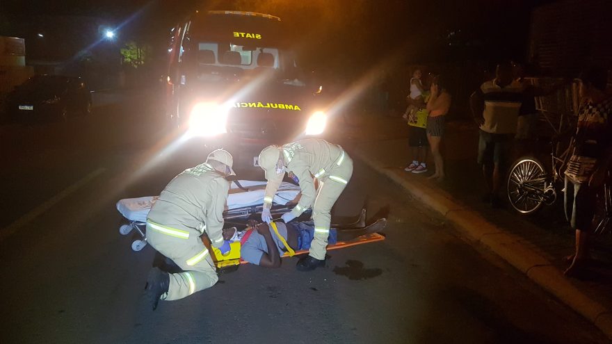 Homem fica ferido ao ser atropelado por carro na Rua Pio XII