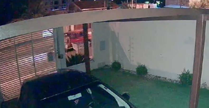 Câmera registra momento em que homem é atropelado na Rua Pio XII