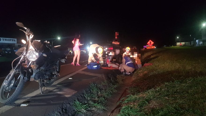 Casal fica ferido em acidente de moto na BR-277