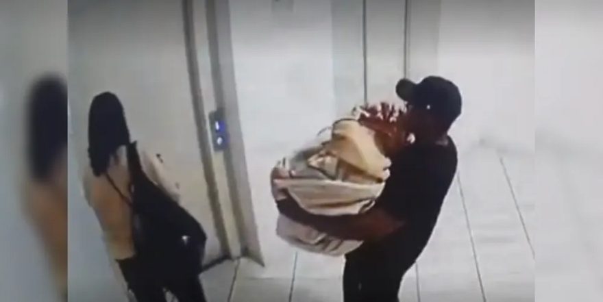 Casal é filmado levando corpo de jovem em mala após assassinato