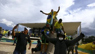 Um ano após tentativa de golpe, STF mantém 66 presos