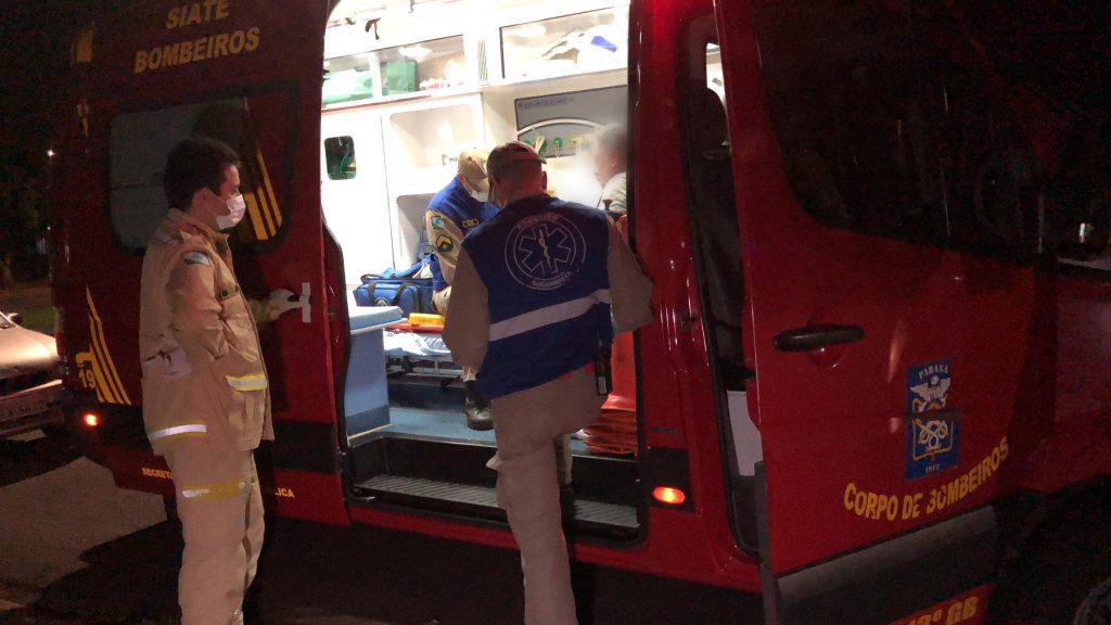 Homem é agredido a capacetadas em tentativa de assalto no Universitário