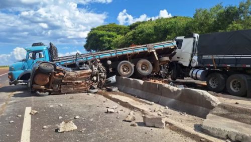 Imagem referente a Caminhoneiro cascavelense fica gravemente ferido ao se envolver em acidente com cinco vítimas em SP