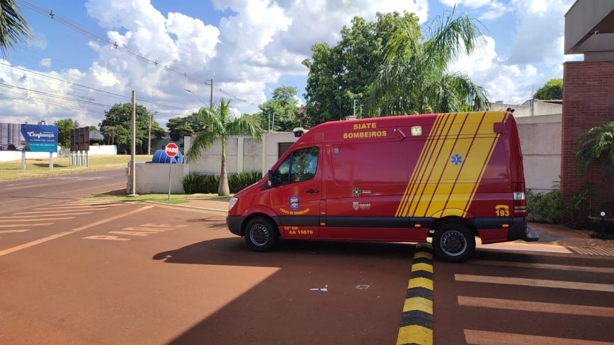 Homem sofre queda de três metros após escada quebrar no interior de condomínio na Jorge Lacerda