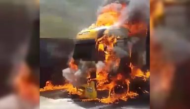 Imagem referente a Caminhão dos Correios pega fogo e explode deixando rodovia congestionada