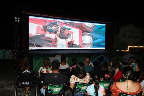 Cinema na Praça reúne cerca de 250 pessoas em sessões ao ar livre em Imbaú
