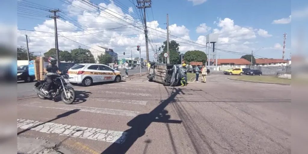 Aluna de autoescola se envolve em grave acidente