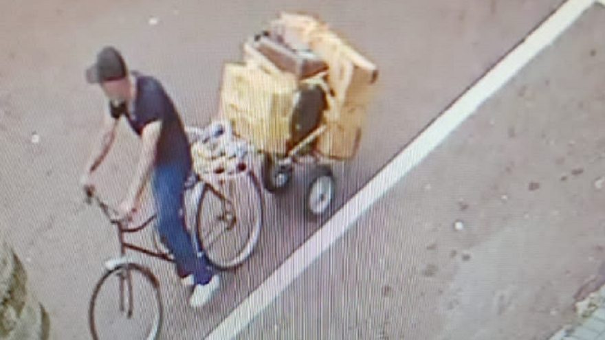 Ladrão ‘faz a limpa’ em escritório na Rua Erechim