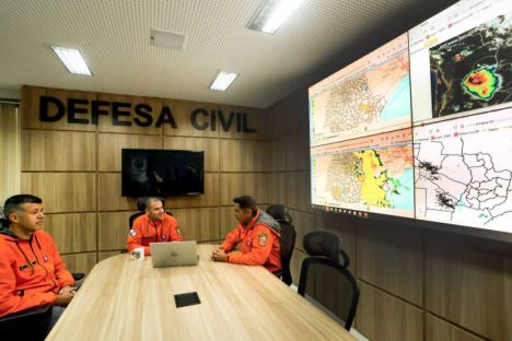 Defesa Civil Estadual capacita prefeituras do Litoral sobre atendimento em caso de chuvas