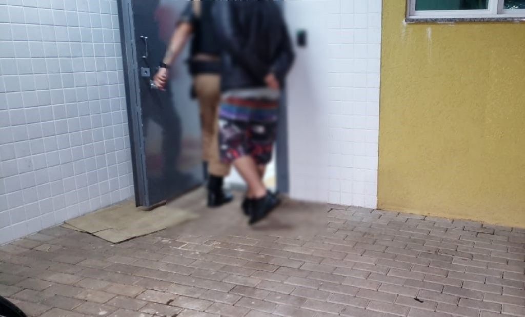 Menina de 15 anos é vítima de abuso sexual durante festa no bairro Santa Felicidade