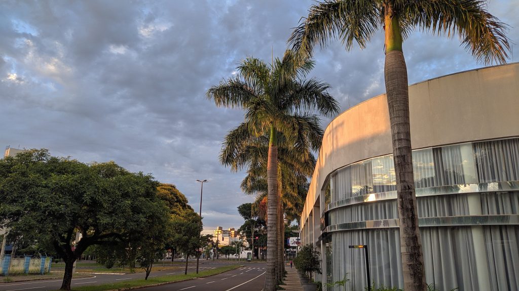 Quarta-feira quente com máxima de 32°C em Cascavel; chove a partir de quinta