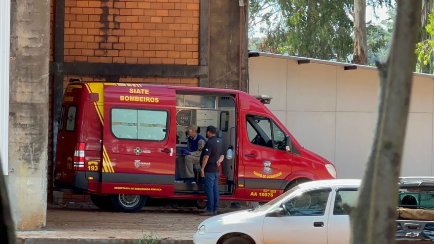 Rapaz fica ferido após cair de dois metros de altura em empresa na PR-486