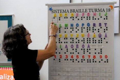 Biblioteca Pública desenvolve projeto de leitura para idosos em casas de repouso