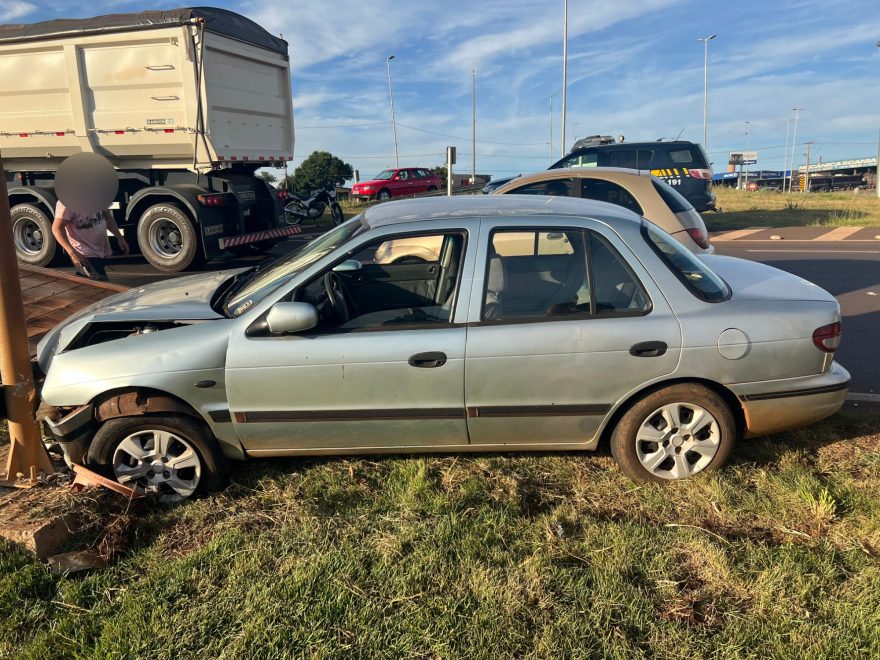 Condutores sem habilitação se envolvem em acidente no Trevo Cataratas