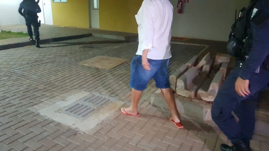 Ouvindo vozes, idoso é preso após chamar vizinha de macumbeira no Brasília