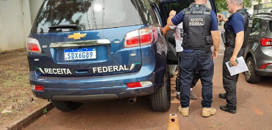 Homem é preso transportando R$ 60 mil em cigarros eletrônicos e essências em Cascavel