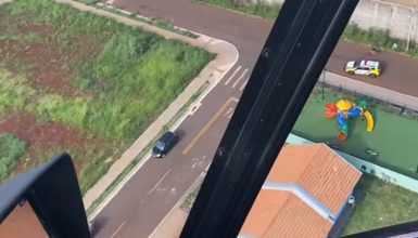 Imagem referente a Helicóptero Falcão 12 auxilia em buscas por criança desaparecida no Santa Cruz