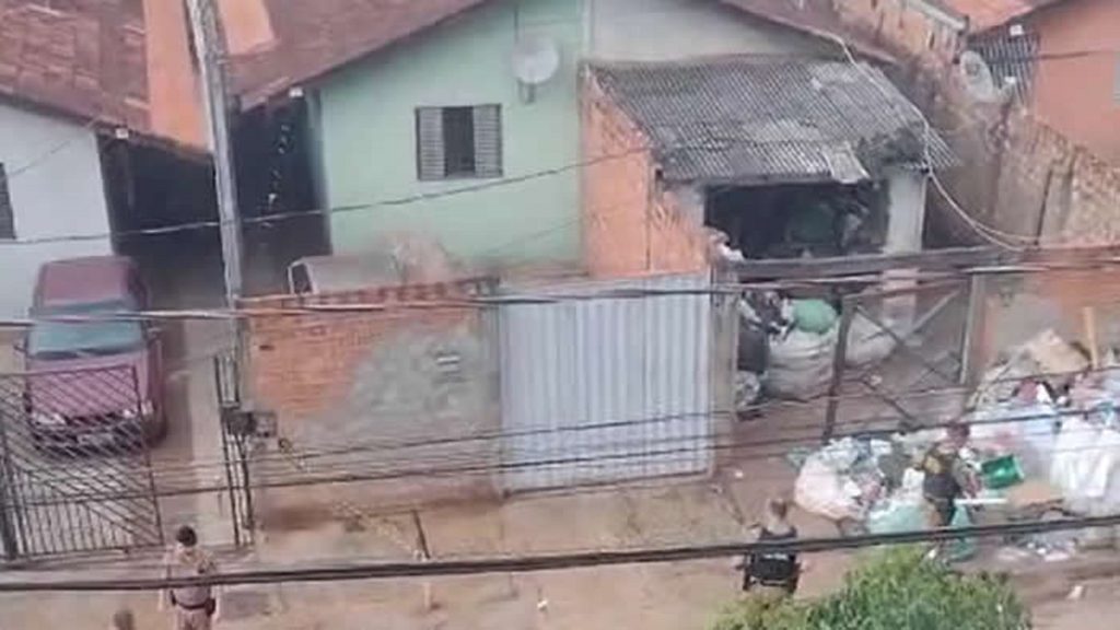 Vizinhos assustados: Casal briga a noite toda e mulher termina presa por assassinar marido