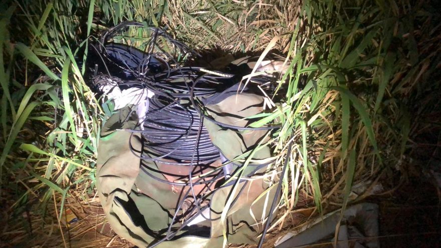 Fios são encontrados em lote baldio no Santa Cruz