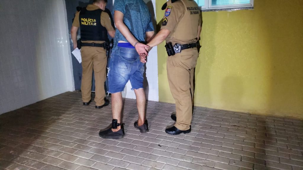 Usando tornozeleira eletrônica, homem é detido por ameaçar de morte a ex