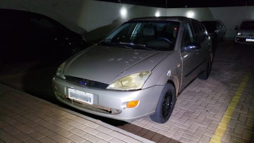 Imagem referente a Ford Focus utilizado no rapto de criança no Santa Cruz é apreendido