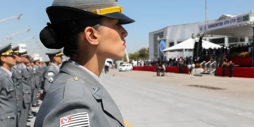 Imagem referente a Cármen Lúcia suspende concurso da PMSC por limitar vaga para mulheres